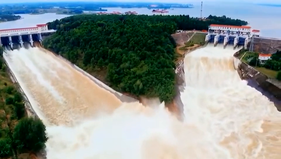 大雨之后,鸭河口水库出现有实测记录以来最大洪水